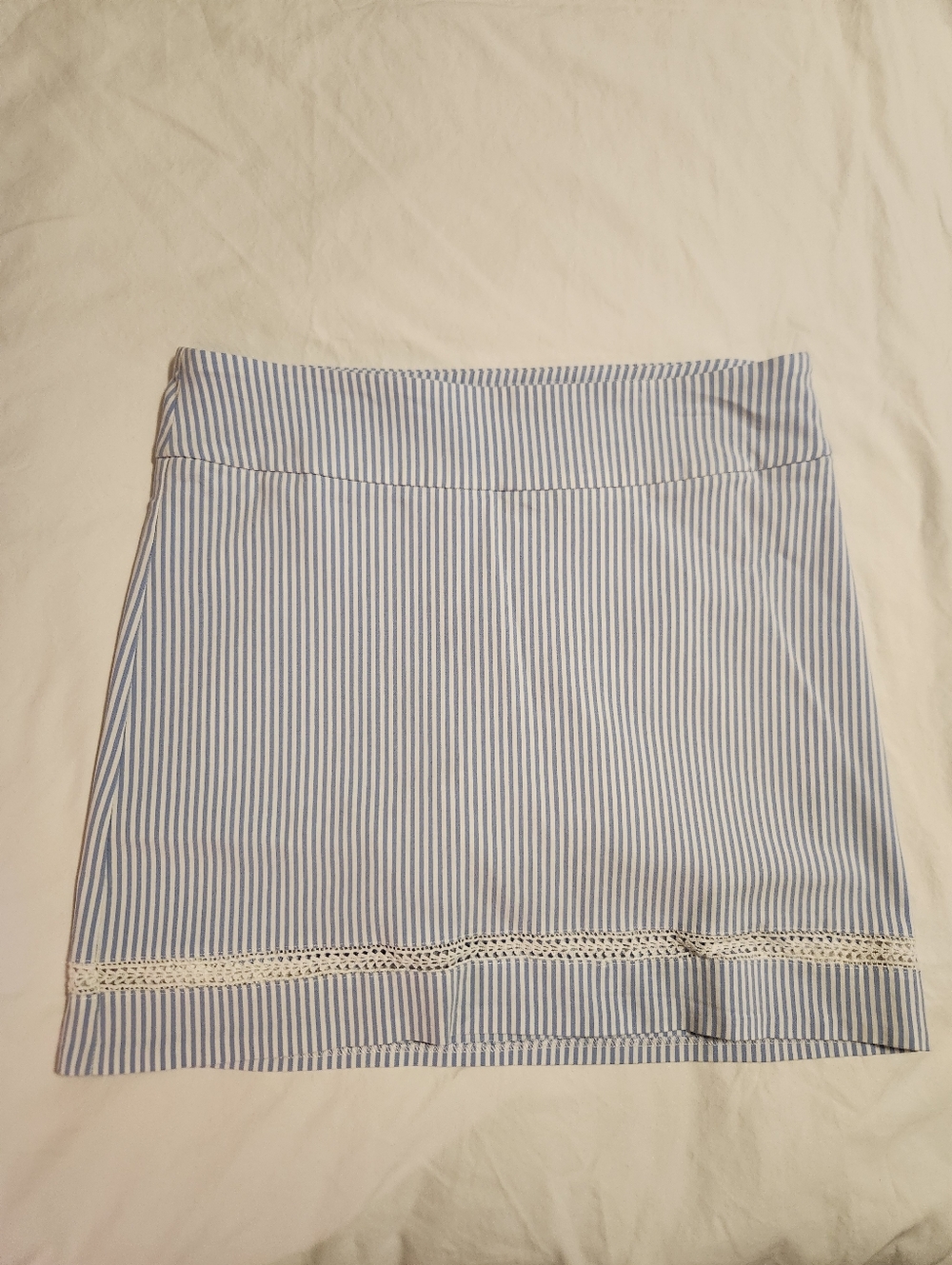 Crown & Ivy Millennium Crochet Trim Preppy Pull-On Skort